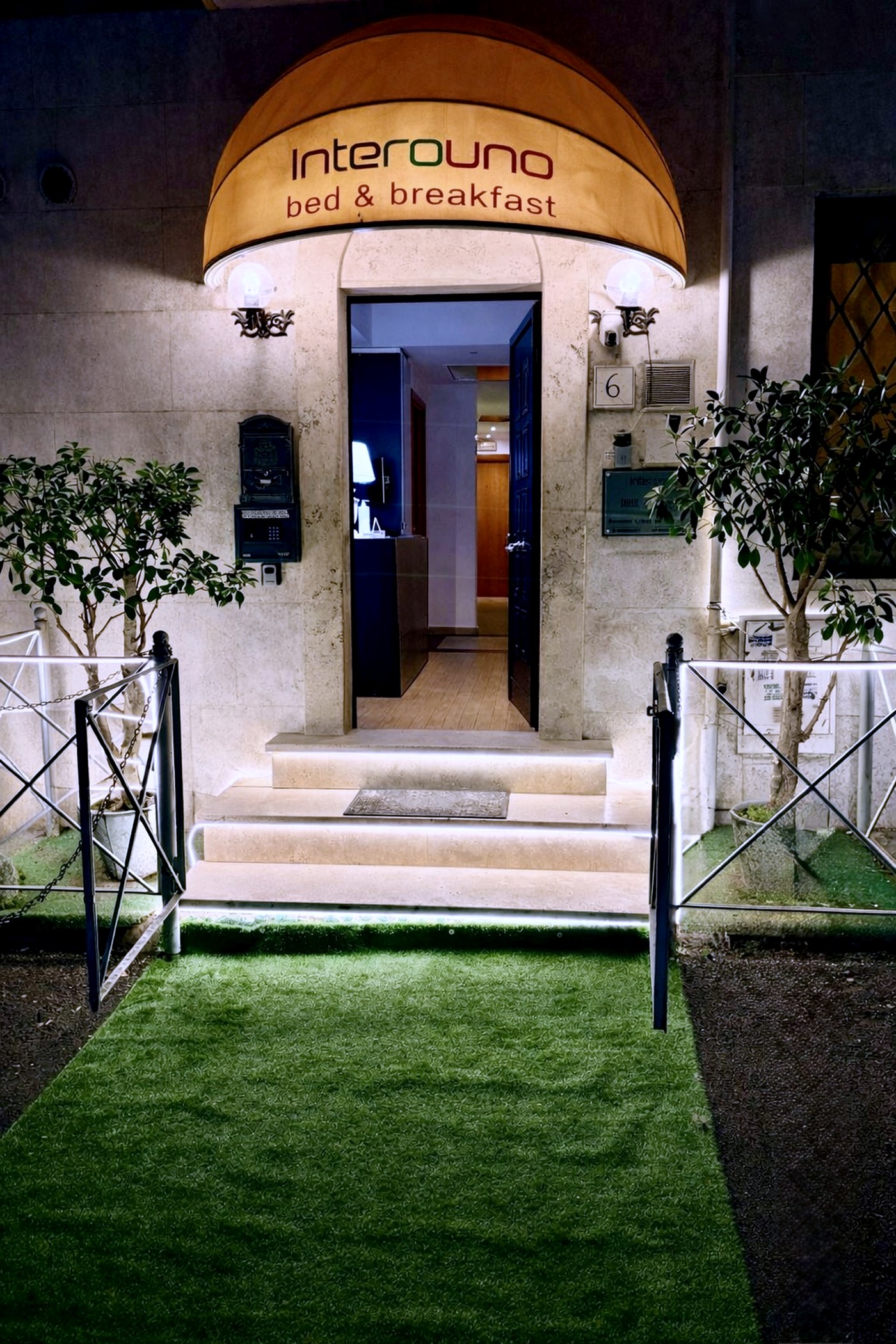 Ingresso InternoUno di notte